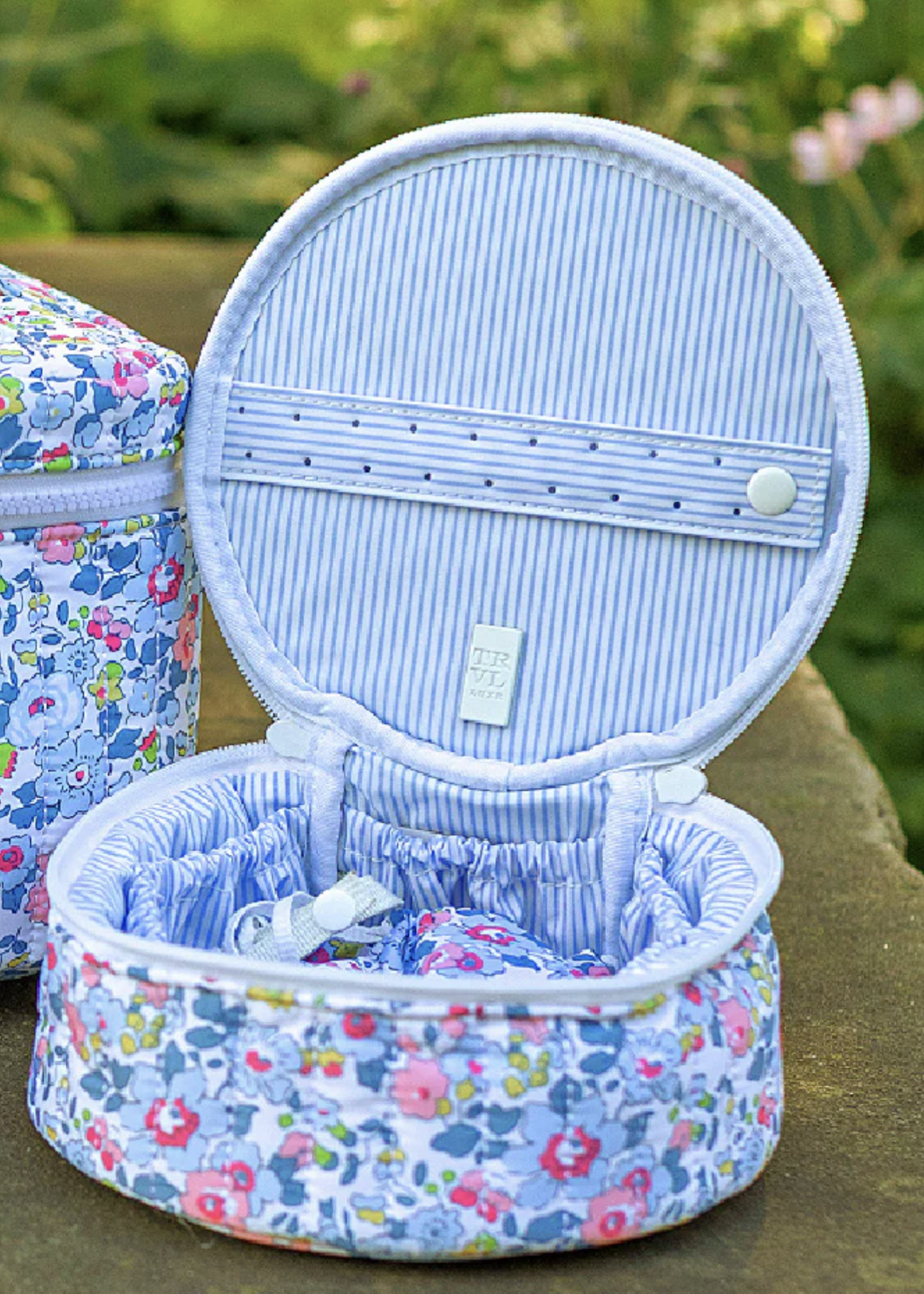 TRVL DESIGN Quilted Jewelry Round - Bridgehampton Floral