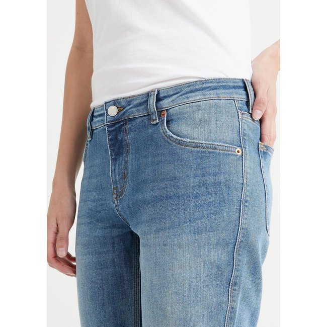 Duer Women's Performance Denim Girlfriend Jean