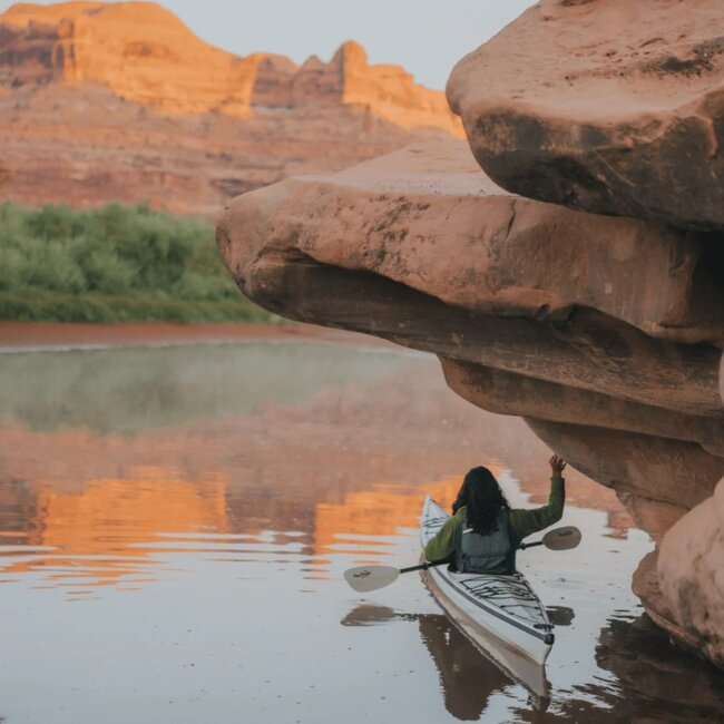 Aqua Bound Sting Ray Hybrid  2 Piece Versa-Lok Adjustable Carbon Kayak Paddle