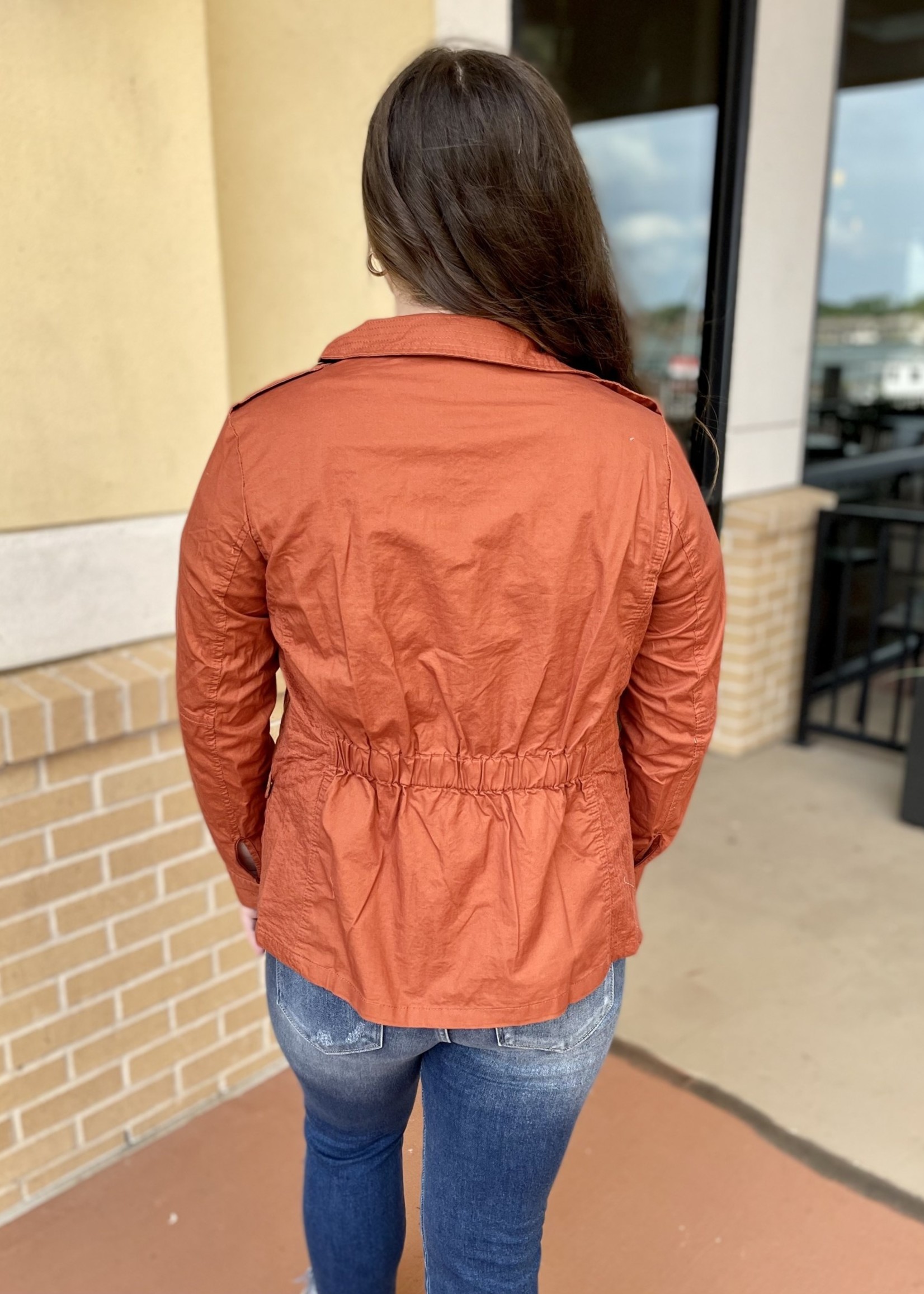 POCKET DETAIL UTILITY JACKET - RUST 