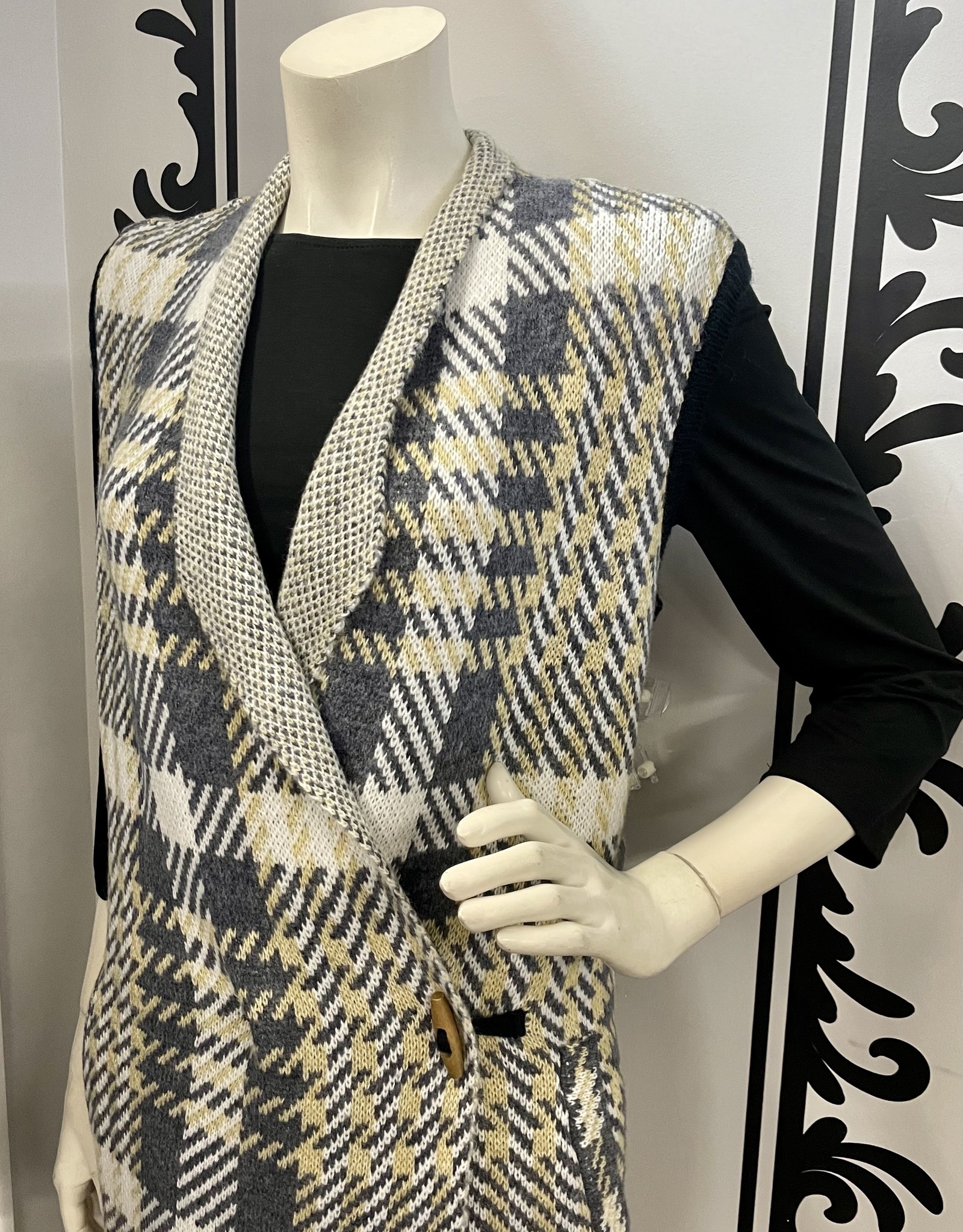 Yest Yest  0002395 Long Plaid Knit Vest with Pocket