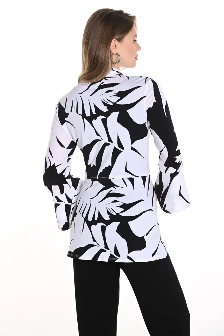 Frank Lyman Frank Lyman 256135 Open Front Knit Throw Over