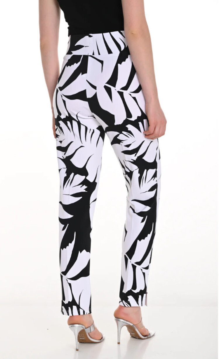 Frank Lyman Frank Lyman 256137 Pull On Slim Leg  Knit Pant