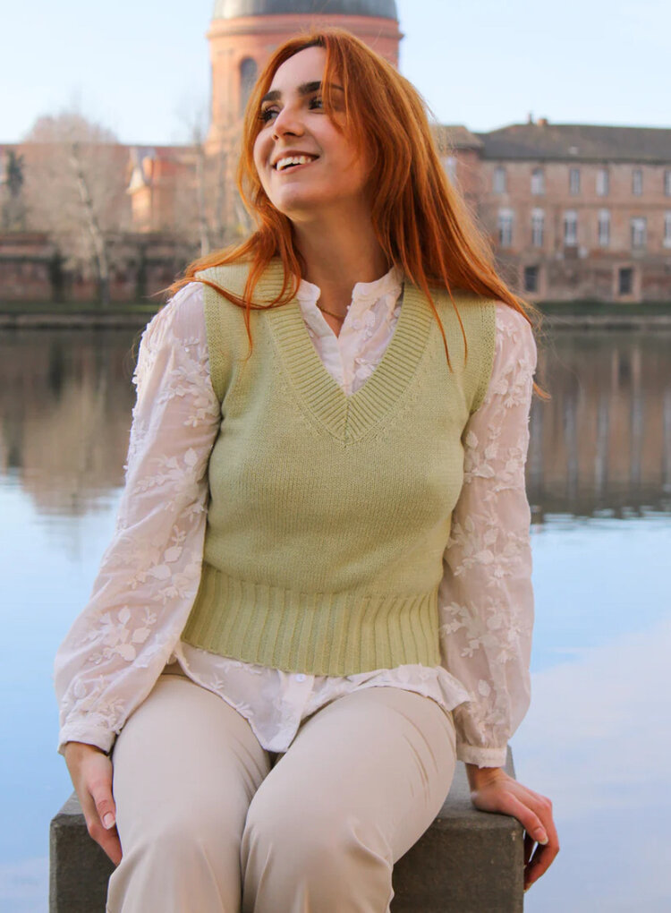 Pink Martini Pink Martini Lennox Sleeveless Knit V Neck Top