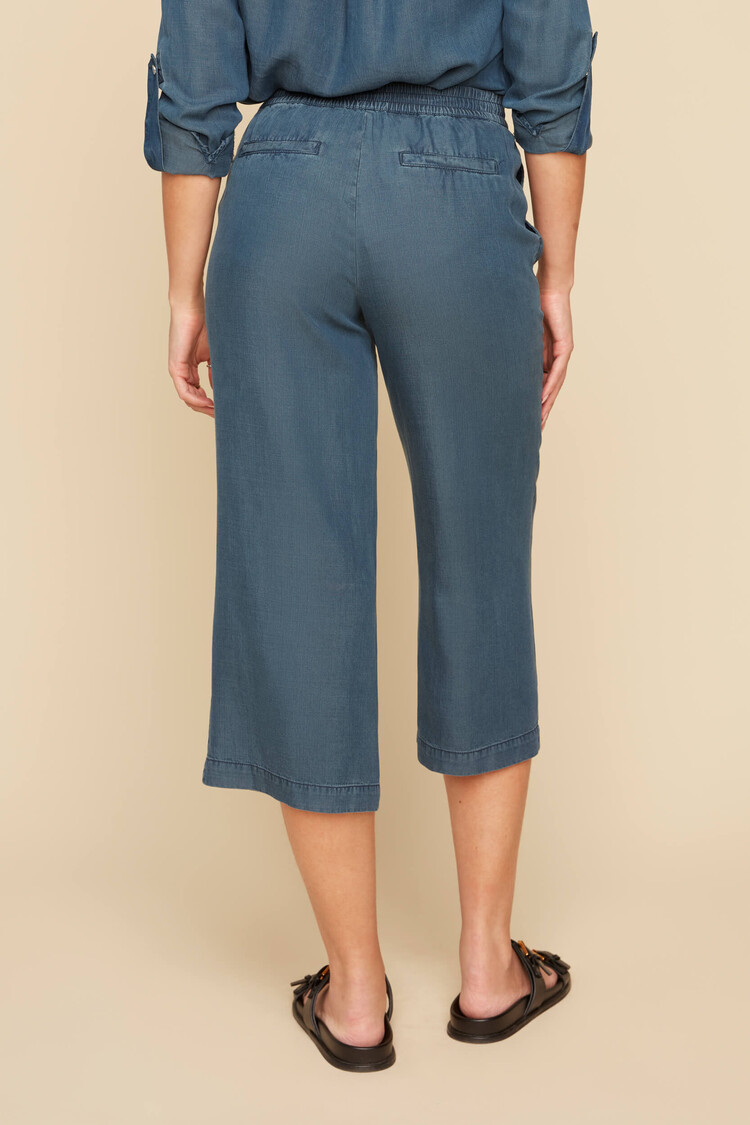 Renuar Renuar R8117 Pull On Cropped Pant with Pockets