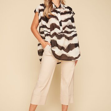 Renuar Renuar R5184 Sleeveless Collared Blouse