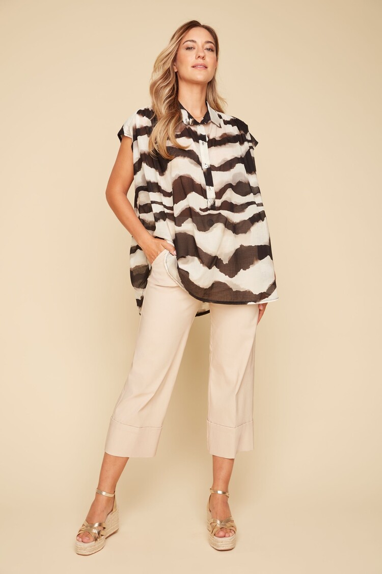 Renuar Renuar R5184 Sleeveless Collared Blouse