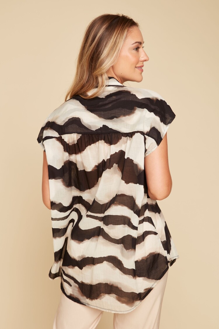 Renuar Renuar R5184 Sleeveless Collared Blouse