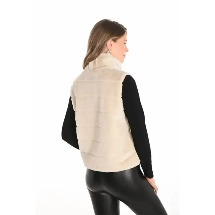 Frank Lyman Frank Lyman faux fur vest 253871