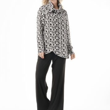 Pure Essence Pure Essence Long Sleeve Mock Neck With Button Detail 616-4612