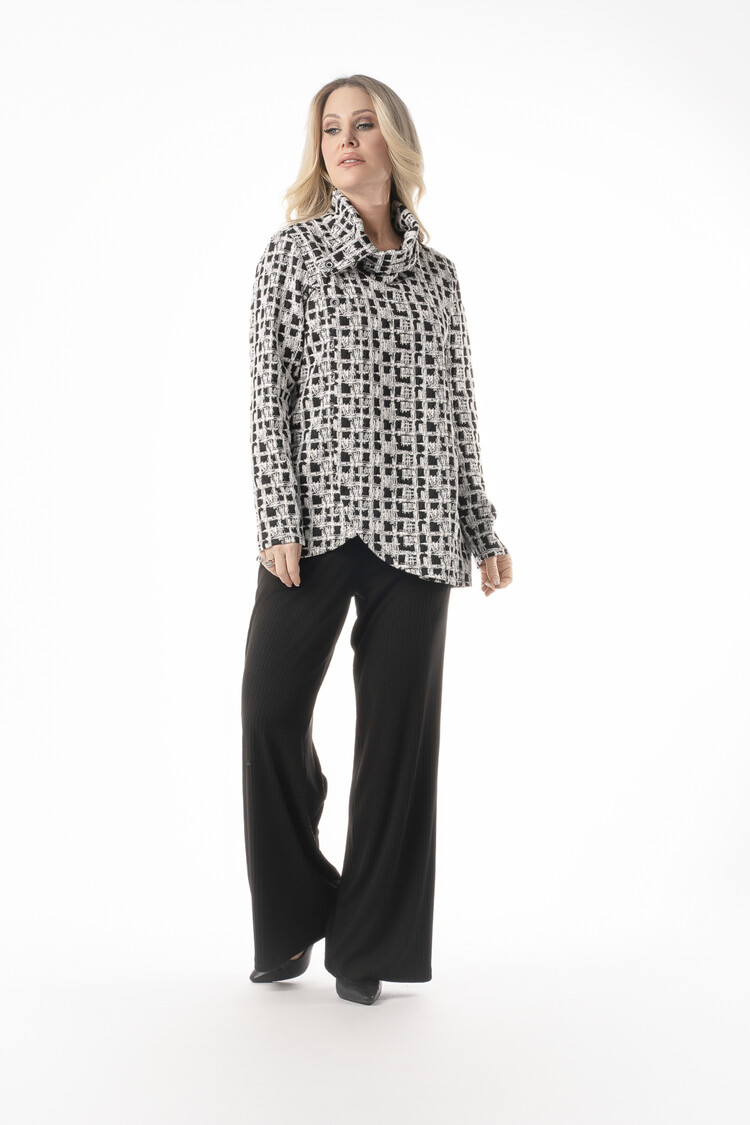 Pure Essence Pure Essence Long Sleeve Mock Neck With Button Detail 616-4612