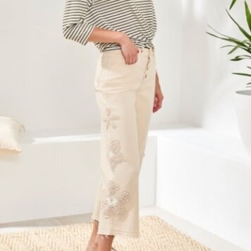 Tribal AUDREY BTN FLY WIDE CROP W/CROCHET-ECRU