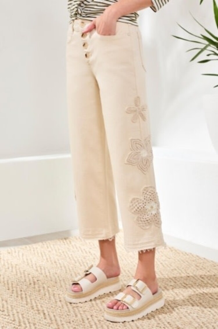 Tribal AUDREY BTN FLY WIDE CROP W/CROCHET-ECRU