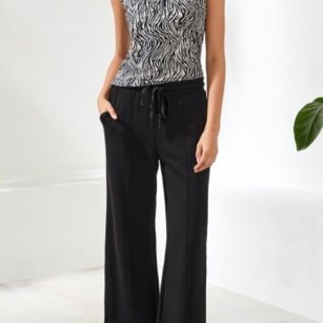 Tribal TECHNO LUX - PULL ON CAPRI W/DRAWCORD-BLACK