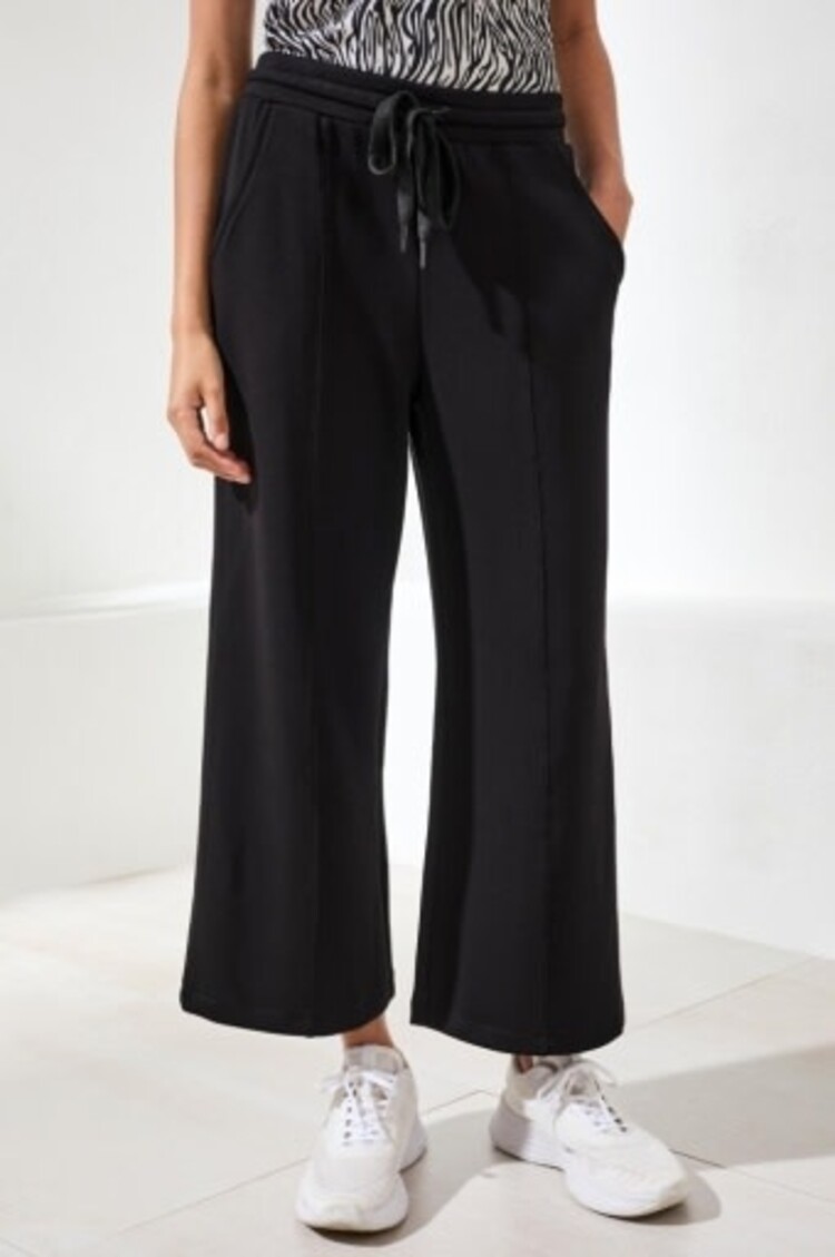 Tribal TECHNO LUX - PULL ON CAPRI W/DRAWCORD-BLACK