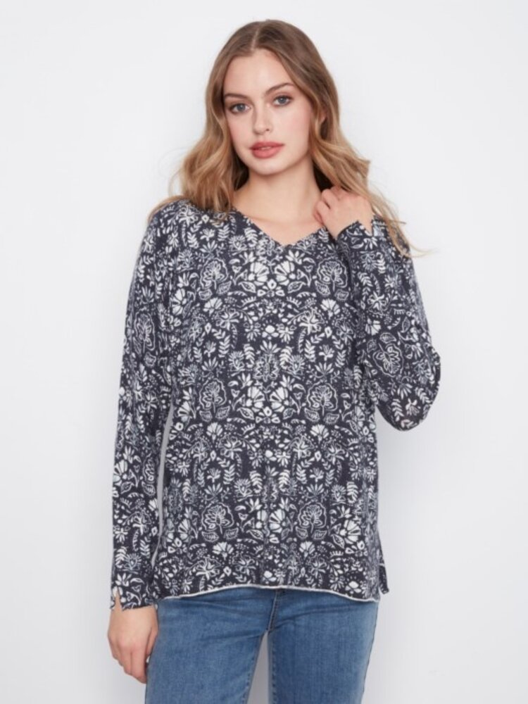 Charlie B Charlie B Printed Long Sleeve V Neck Sweater C2279
