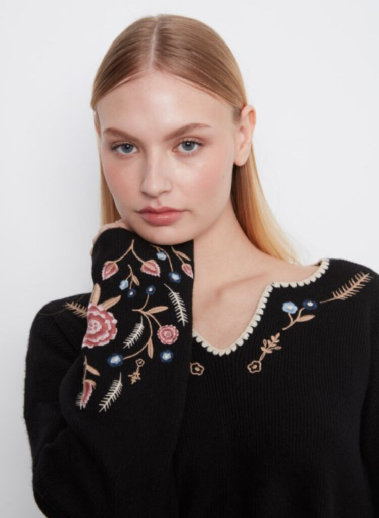 Charlie B Charlie B Ribbed V-Neck Notched Soutache Sweater C2879