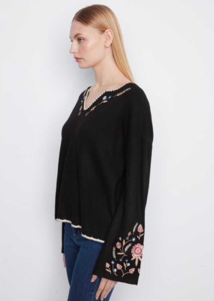Charlie B Charlie B Ribbed V-Neck Notched Soutache Sweater C2879