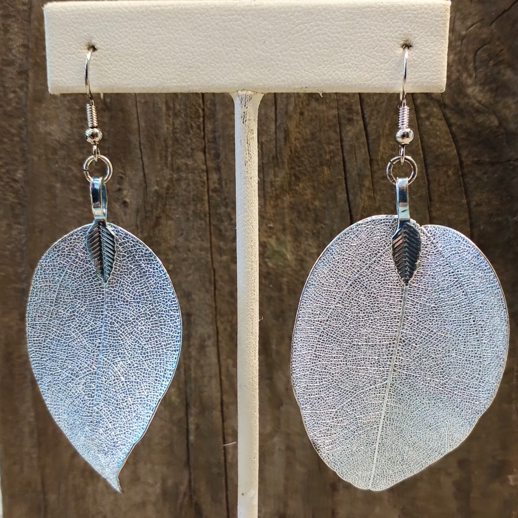 Metal Leaf Pendant - Silver Blue