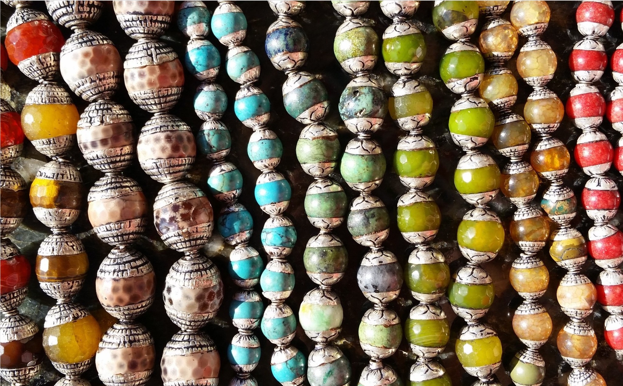 https://www.beadinspirations.com/beads-stones/gemstone-beads/tibetan-capped-beads/