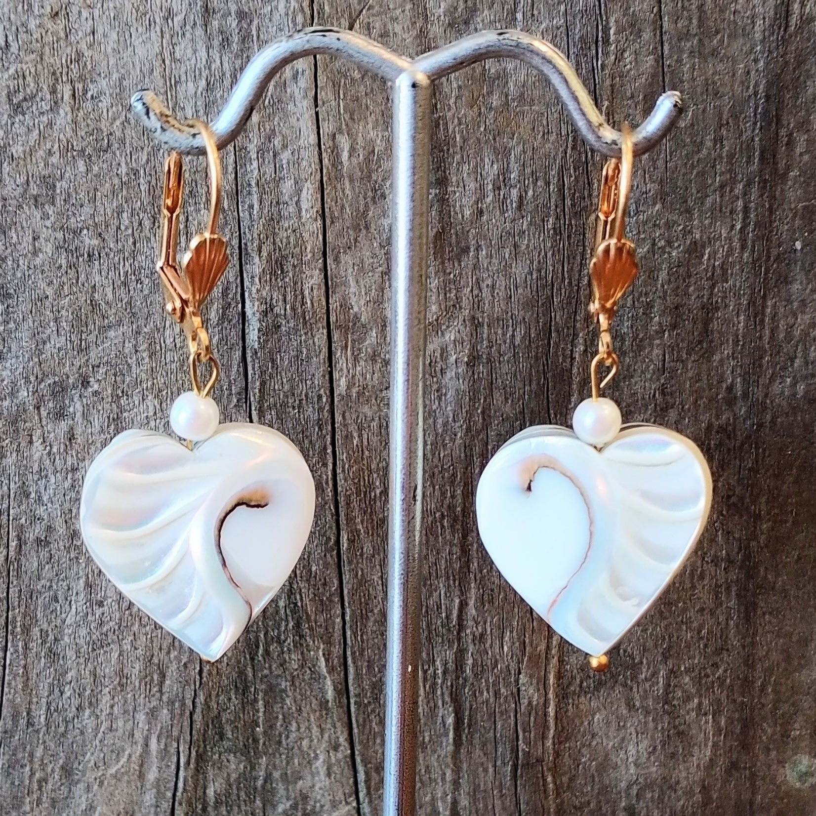 Osmena Nautilus Shell Heart with Ridges Bead - Single