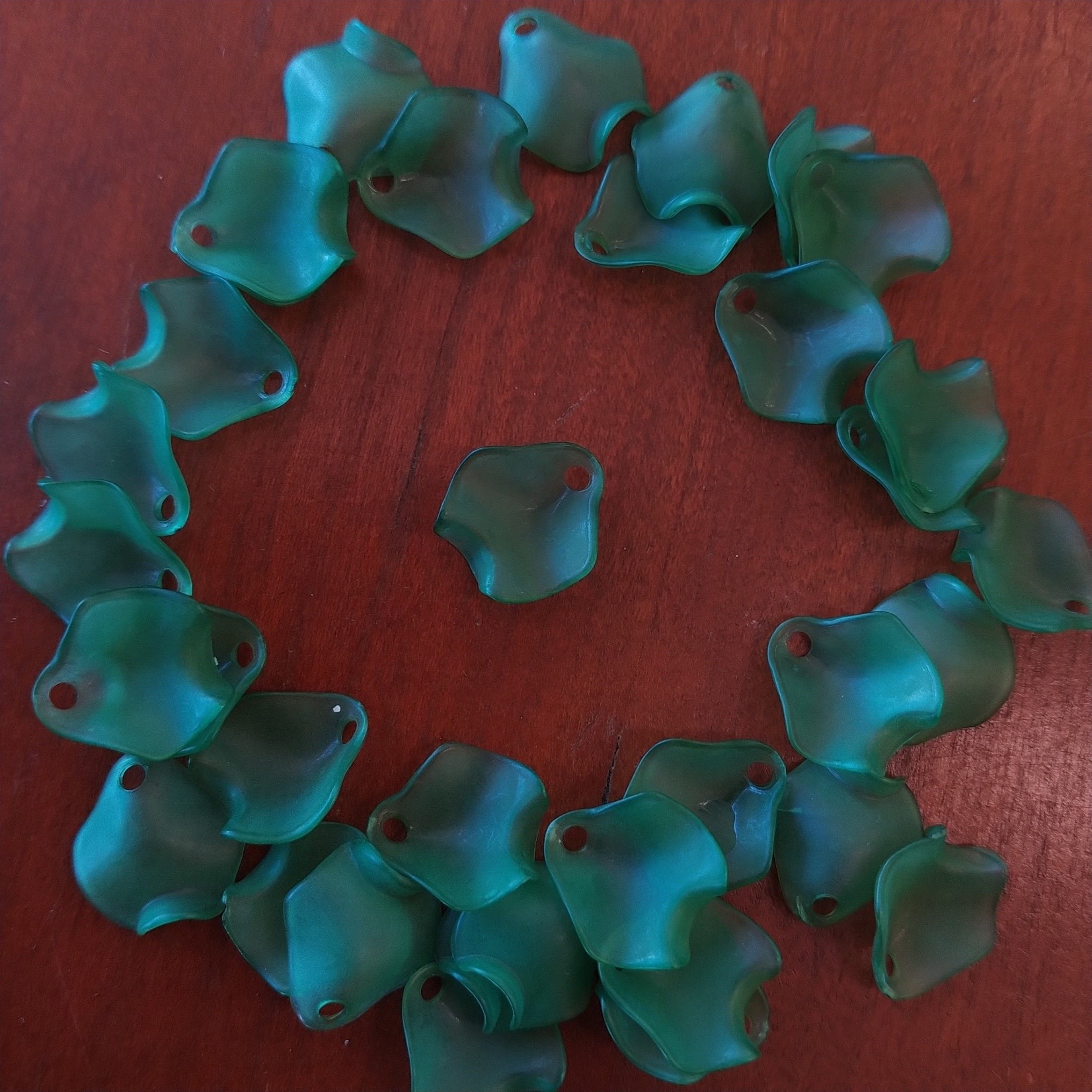 Lucite Wavy Leaf 15mm Dark Green Bead