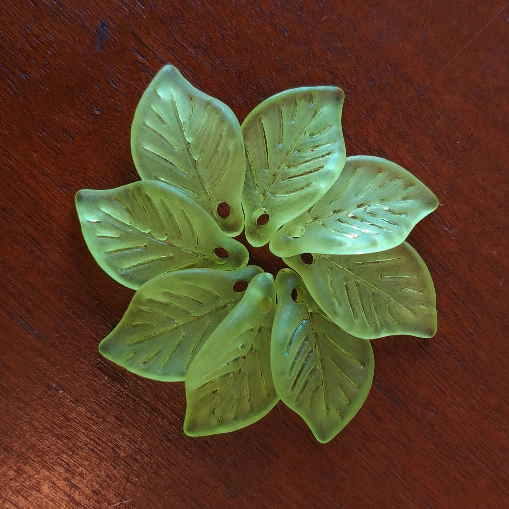 Lucite Rose Leaf Light Green - Single