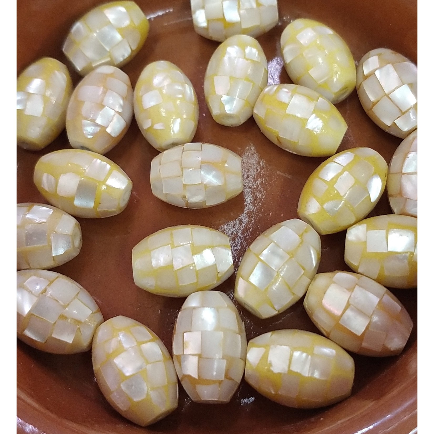 Mosaic White/ Cream Mother of Pearl Oval Bead