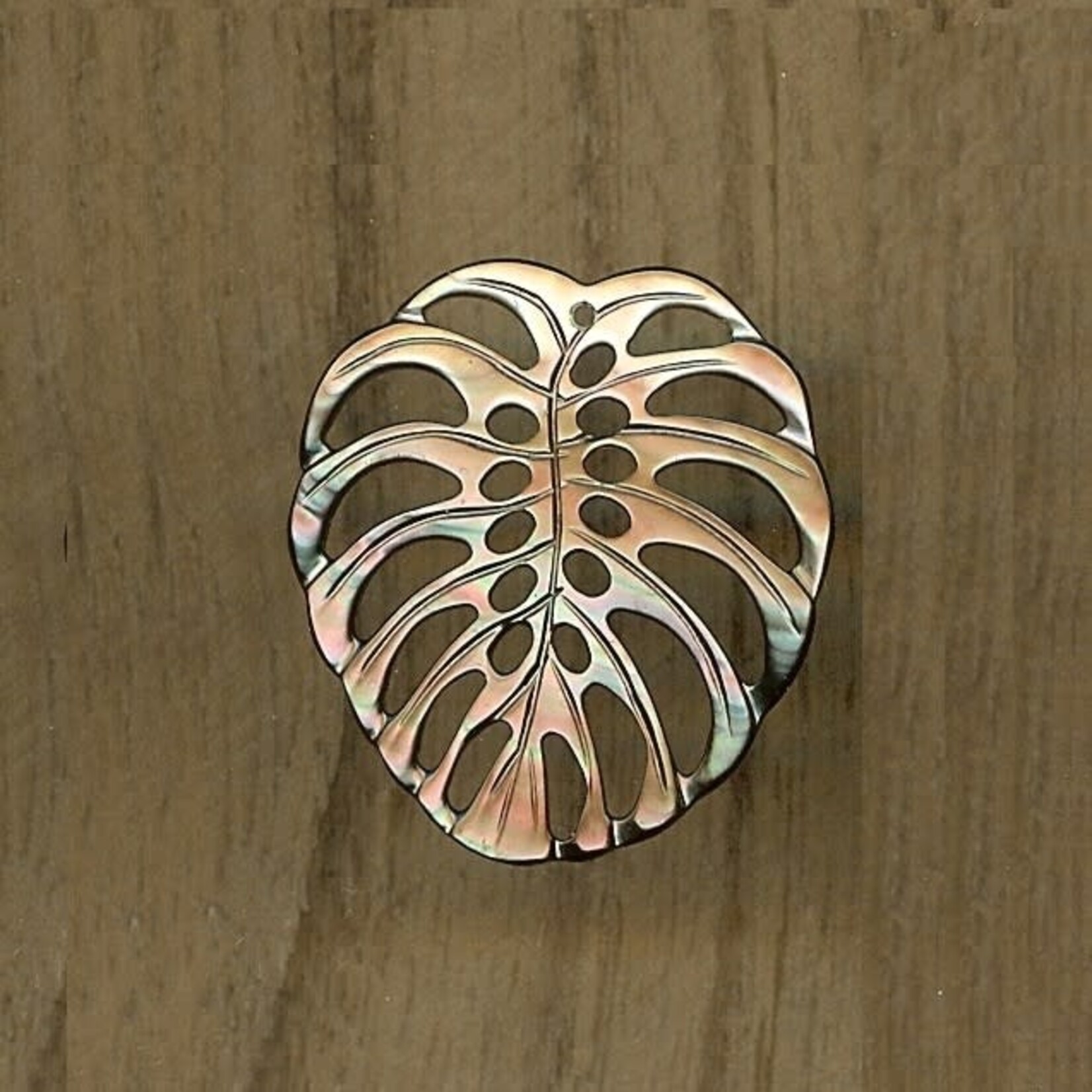 Monstera Pendant Carved Mother Of Pearl Black Small