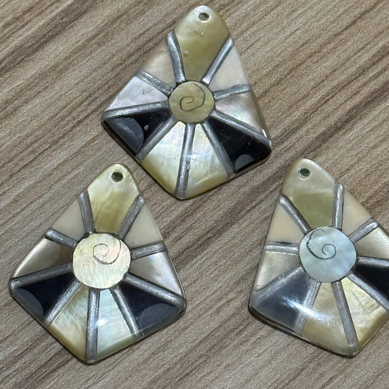 Inlaid Shell Diamond-shaped Pendant