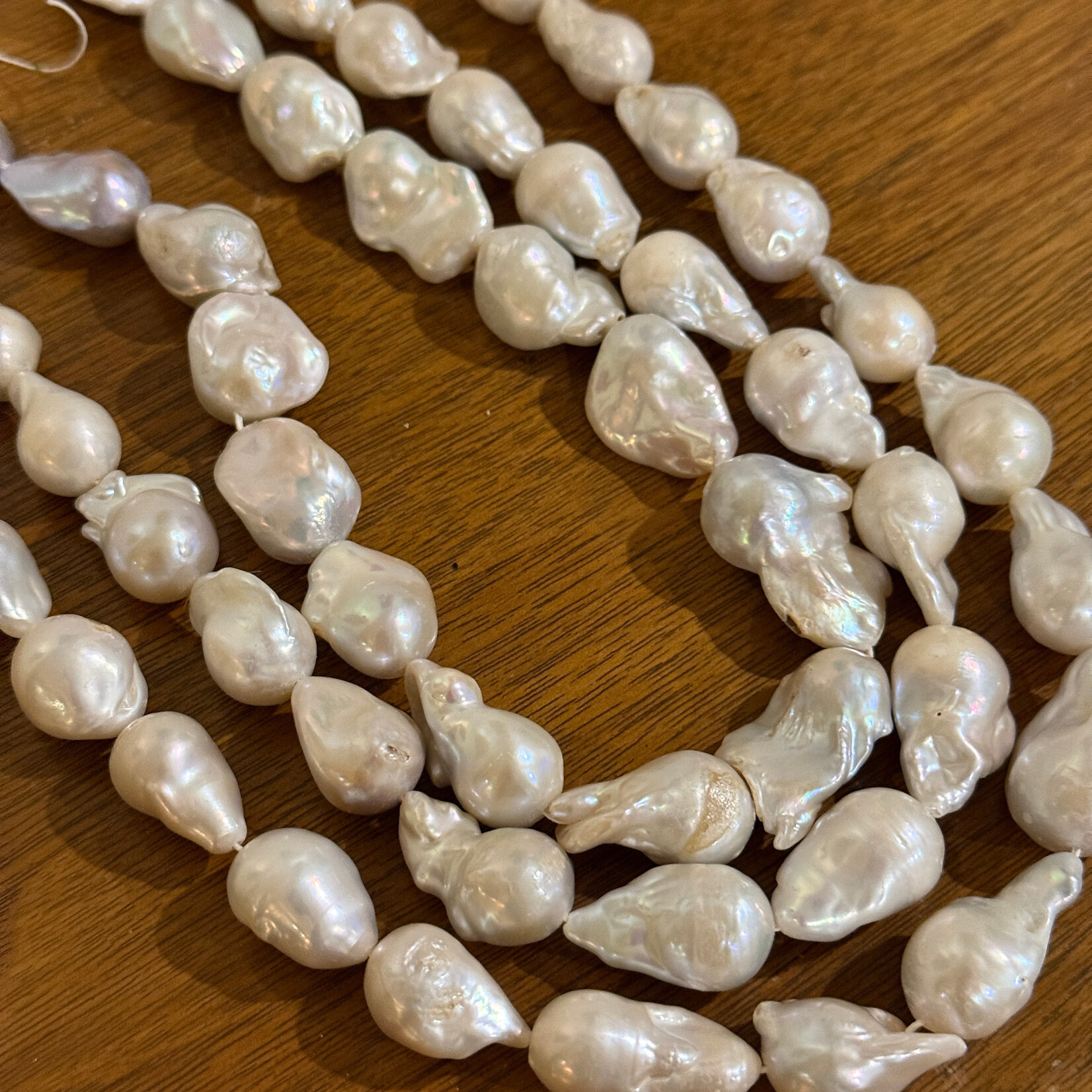 Freshwater Baroque White Pearl 10-13mmx20-28mm Strand