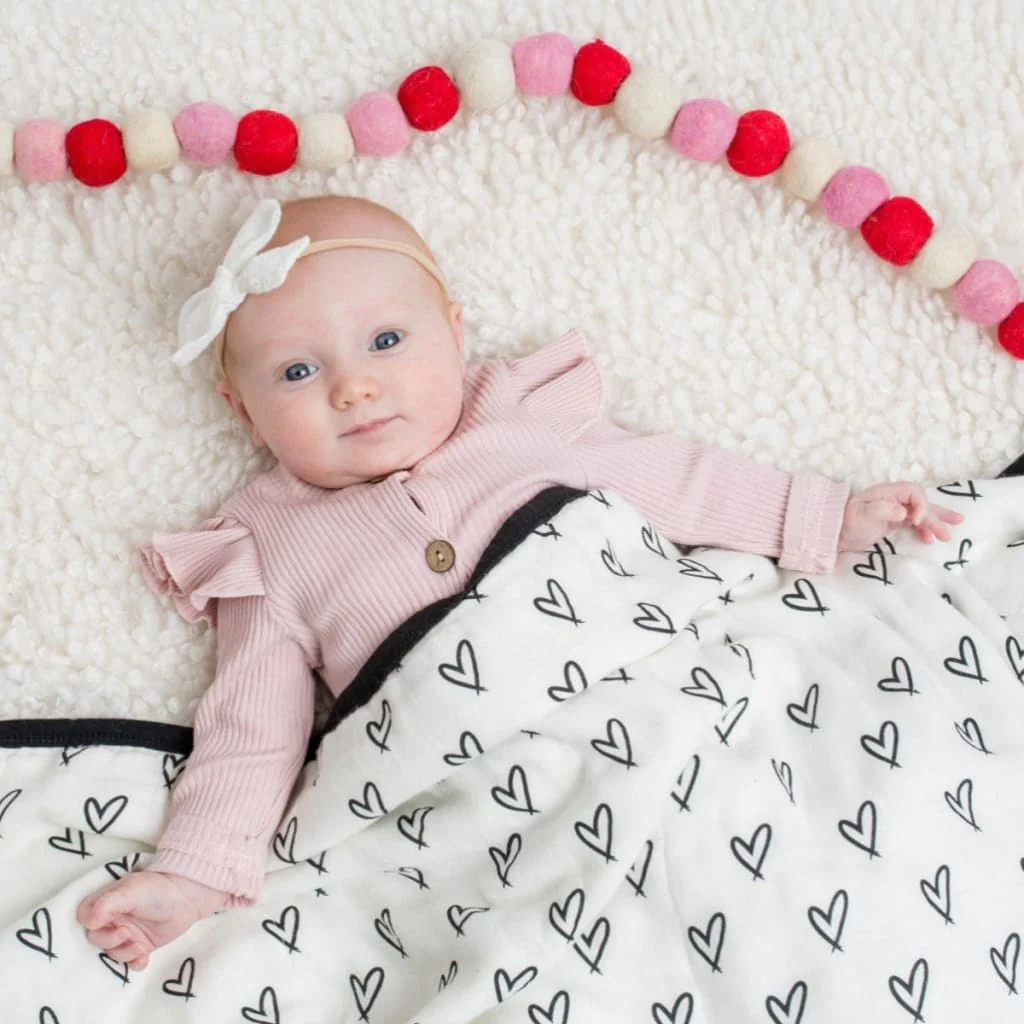 Lulujo Lulujo Modern Collection Quilt Messy Hearts