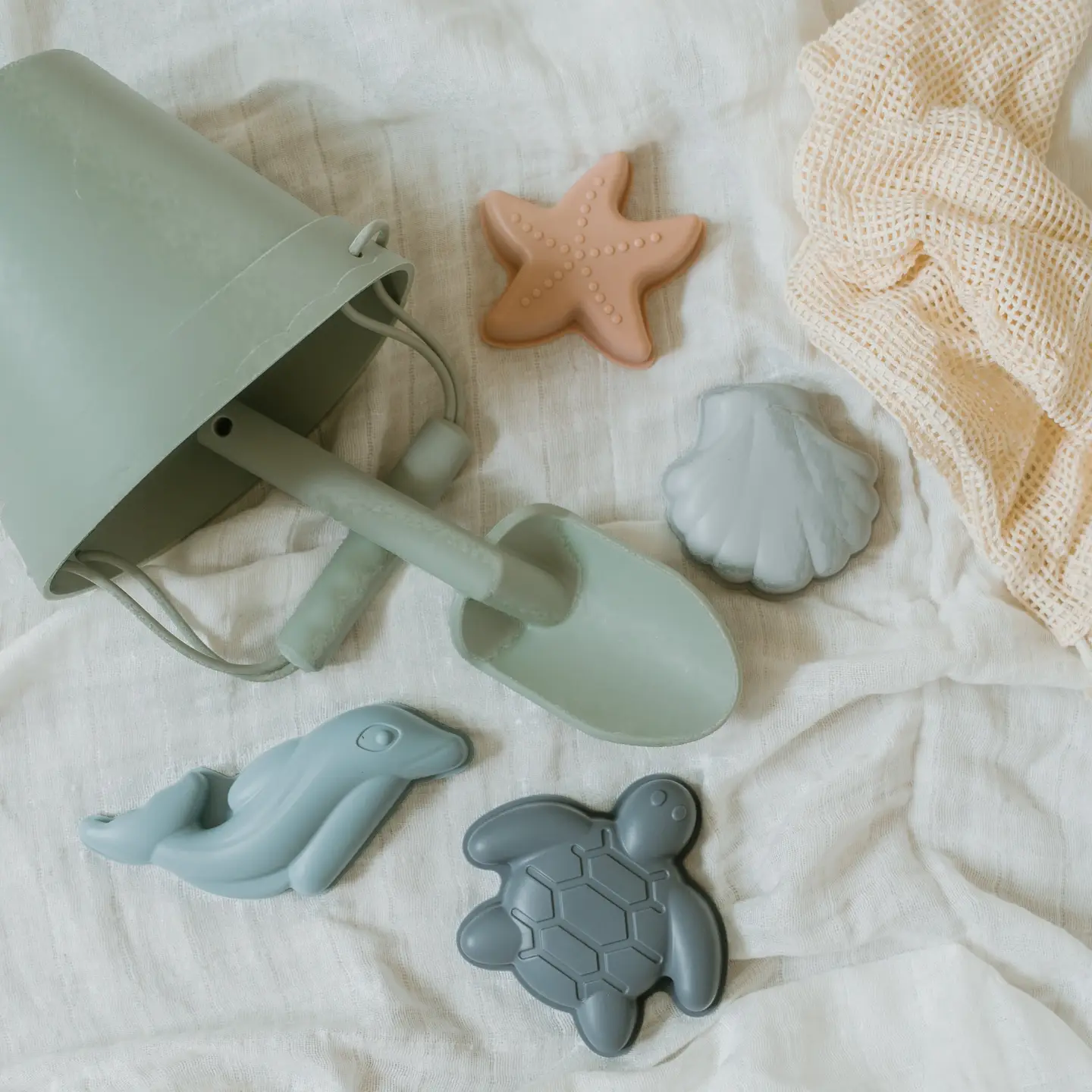 Peaks & Valleys Baby Peaks & Valleys Bucket with Ocean Characters Seafoam