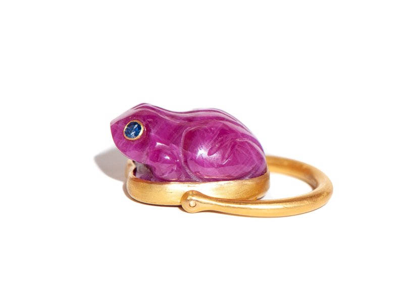 MUNNU THE GEM PALACE RUBY FROG RING WITH SAPPHIRE EYES