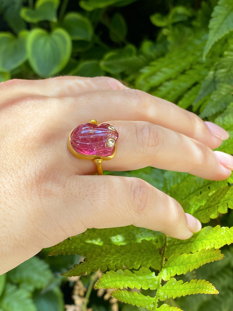 MUNNU THE GEM PALACE TOURMALINE FROG RING WITH DIAMOND EYES