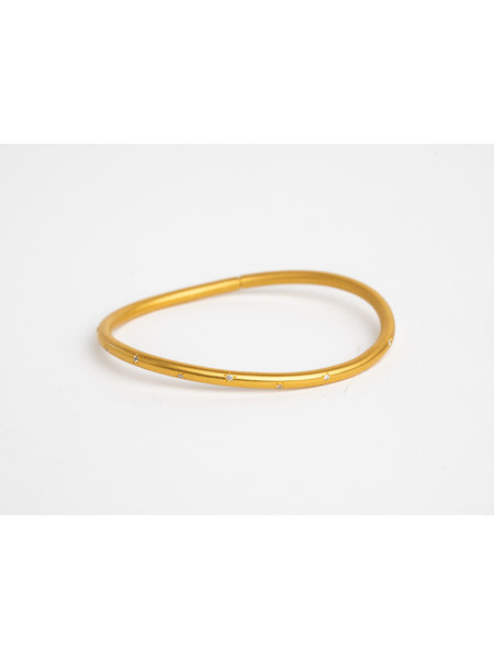 MARIE HÉLÈNE DE TAILLAC OVAL GOLD AND DIAMOND SLIM BANGLE