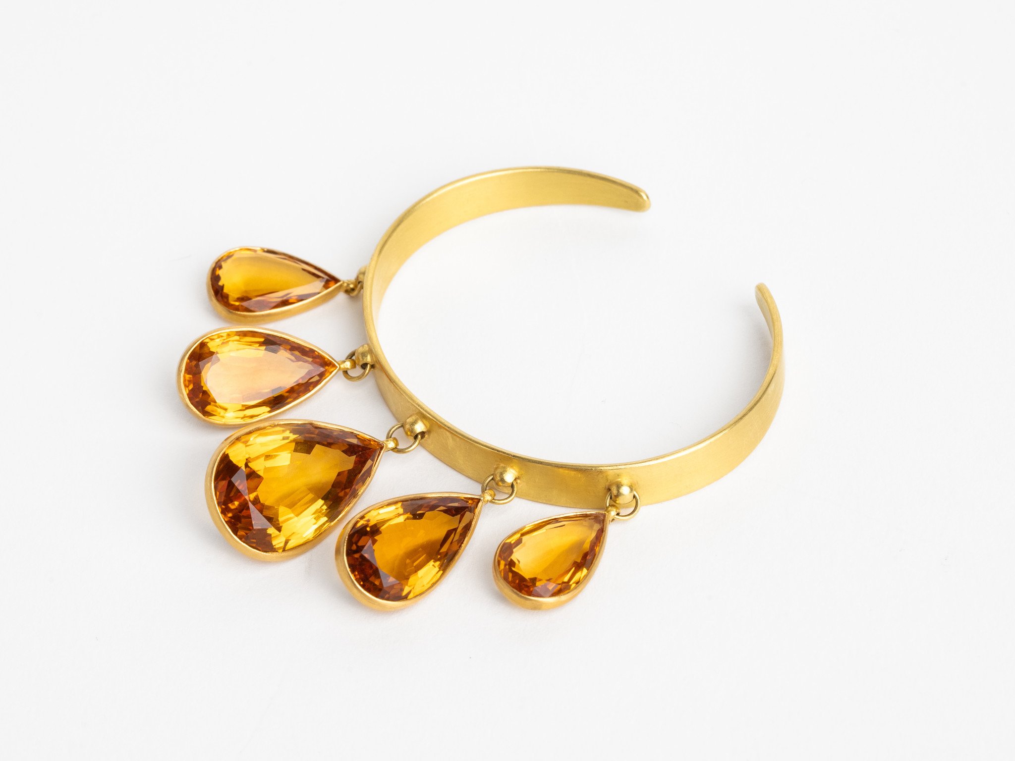 Amethyst and citrine bangle, 卡地亞紫水晶及黃水晶手鐲, Magnificent Jewels and Noble  Jewels, 2022
