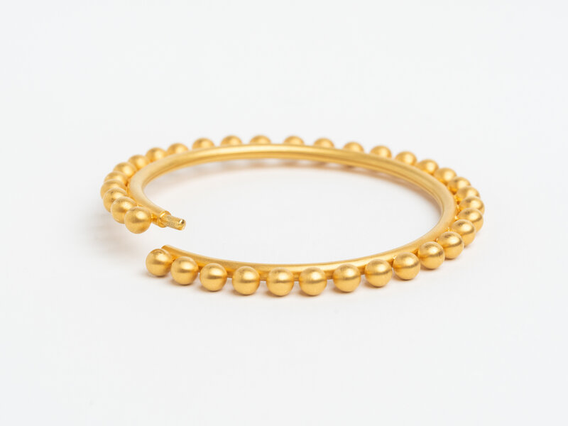 MARIE HÉLÈNE DE TAILLAC GOLD ROUND SPHERE BANGLE