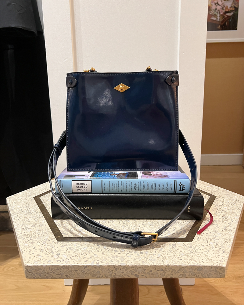 METIER LEATHER CROSSBODY ESSENTIALS BAG