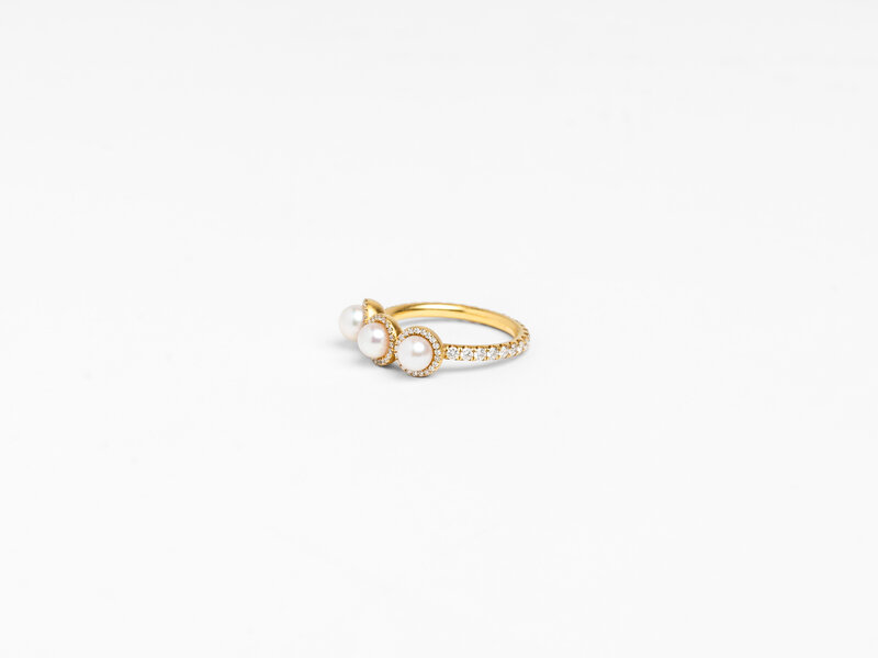 IRENE NEUWIRTH PAVÉ HALO THREE PEARL RING