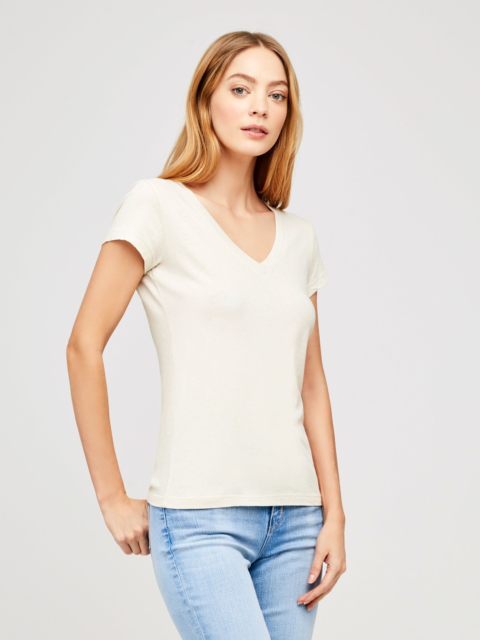 L'AGENCE L'AGENCE BECCA V-NECK TEE TOPS