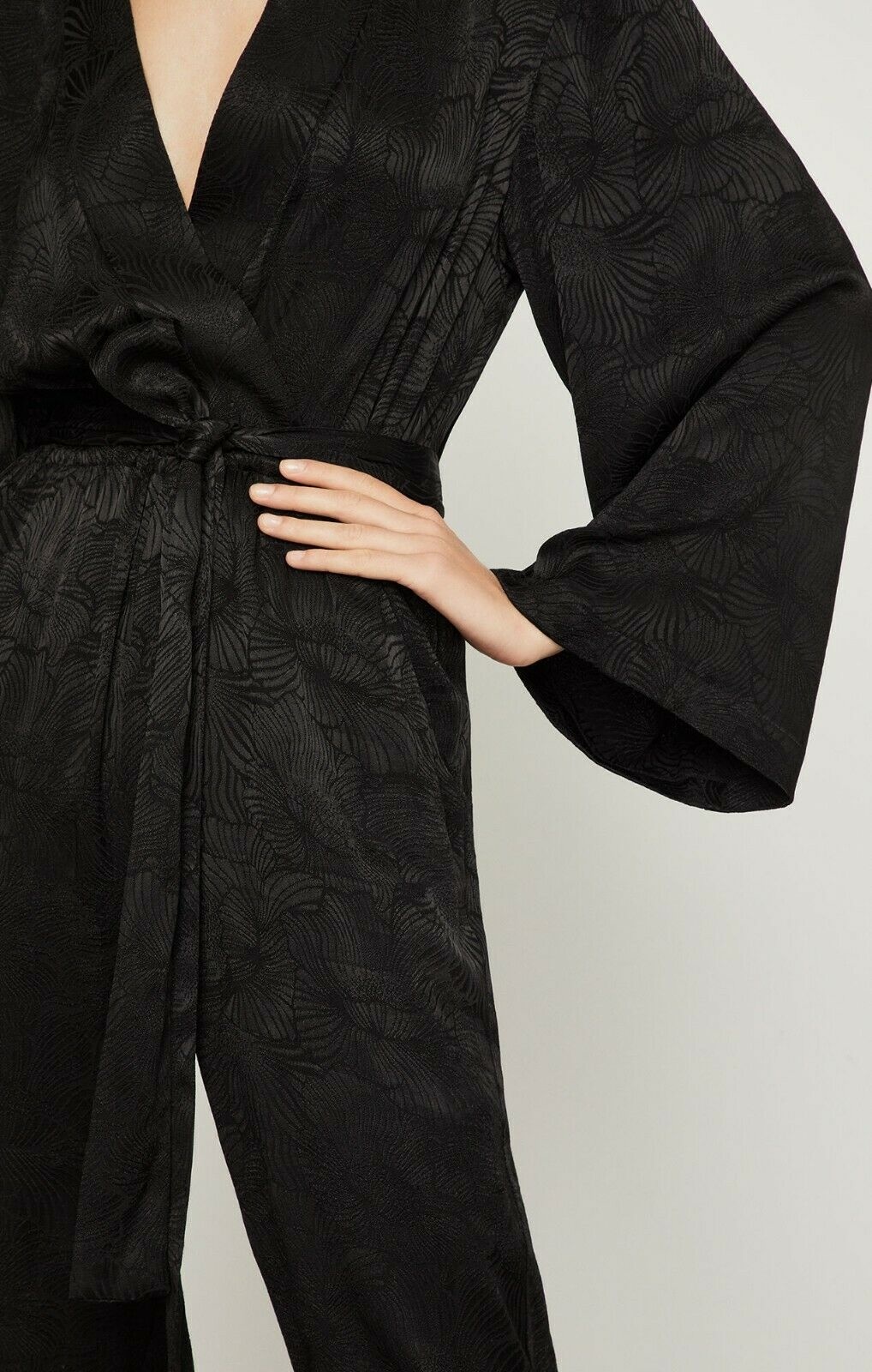 BCBGMAXAZRIA18 FAUX WRAP LONG SLEEVE BELTED JACQUARD JUMPSUITS