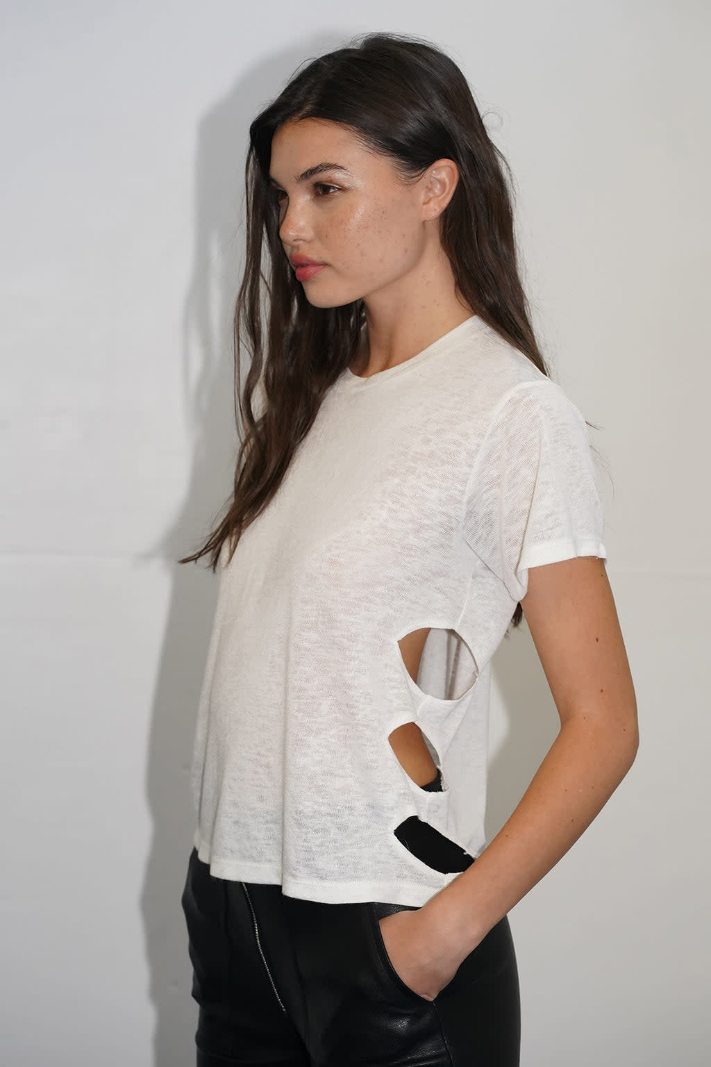 LNA LNA JAYDE SIDE CUT OUT TEE TOPS