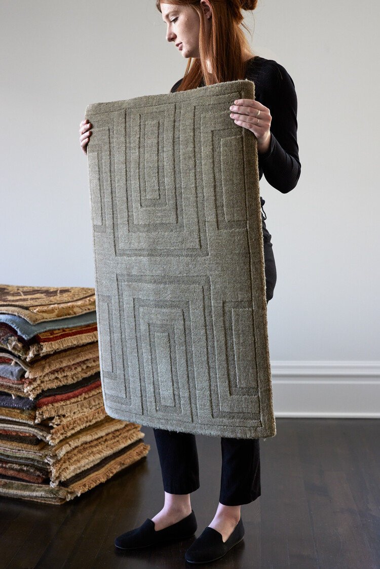 2’ x 3’ Castle Grey Rug - KTY