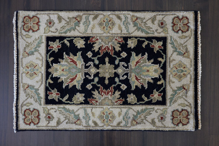 Black / Ivory Rug: 2’ x 3’ - KTY