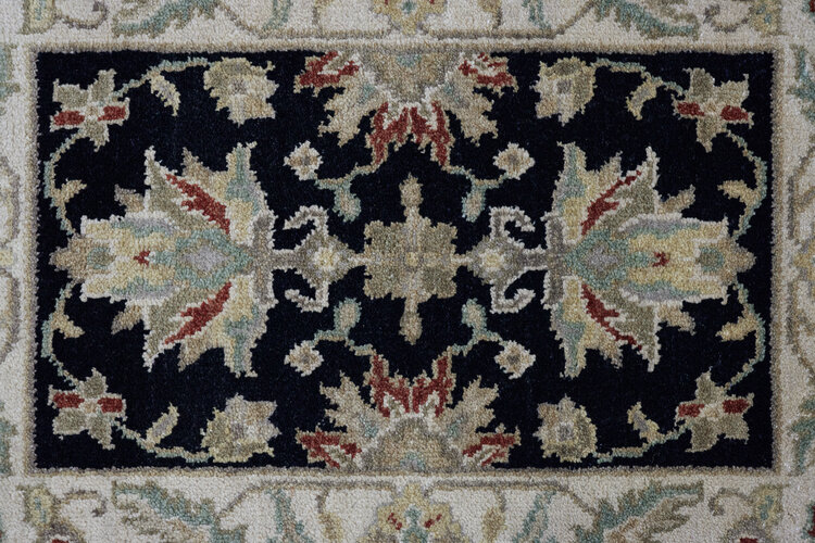 Black / Ivory Rug: 2’ x 3’ - KTY