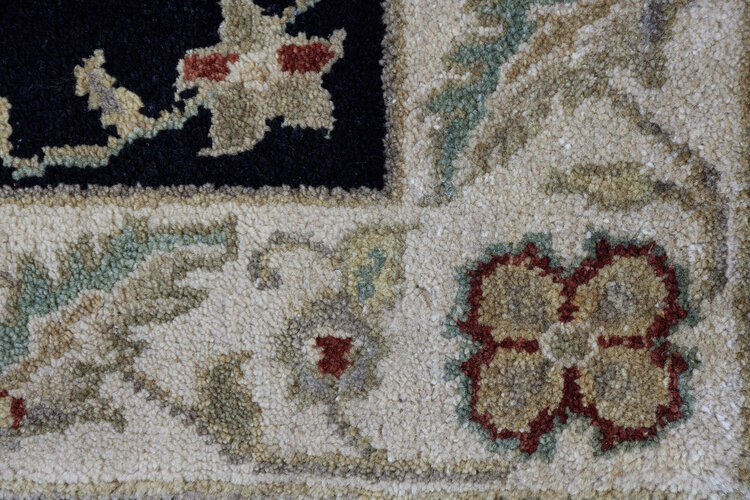 Black / Ivory Rug: 2’ x 3’ - KTY