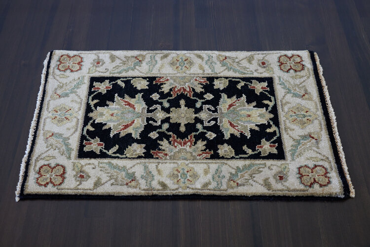 2’ x 3’ Black / Ivory Rug - KTY