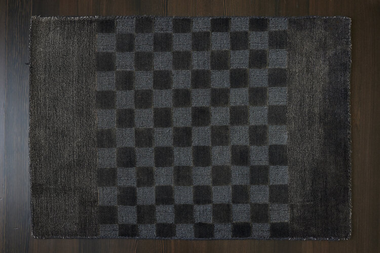 Checkered Black Rug: 2’ x 3’ - KTY