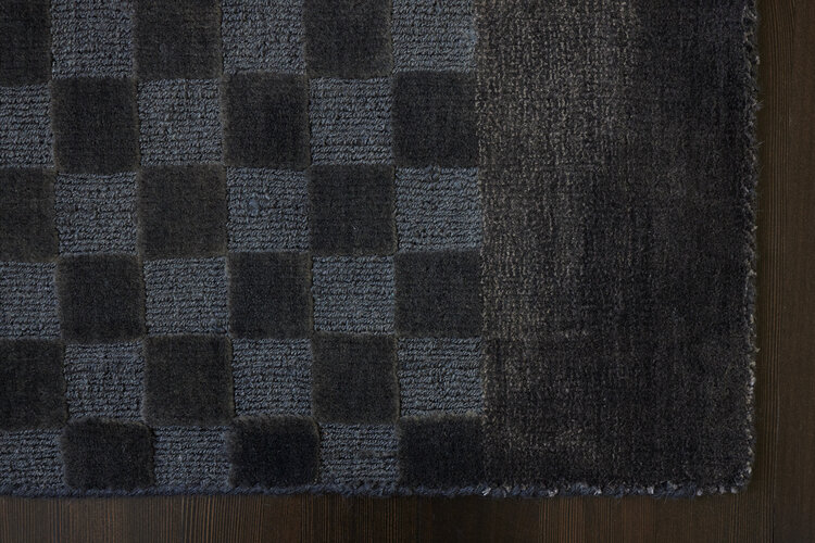 Checkered Black Rug: 2’ x 3’ - KTY